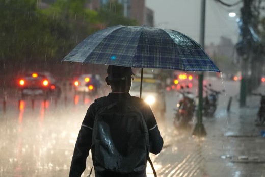 हुरीबताससहित वर्षा : मकवानपुरमा सबैभन्दा बढी, वर्षा उत्तरपूर्वतिर सर्दै