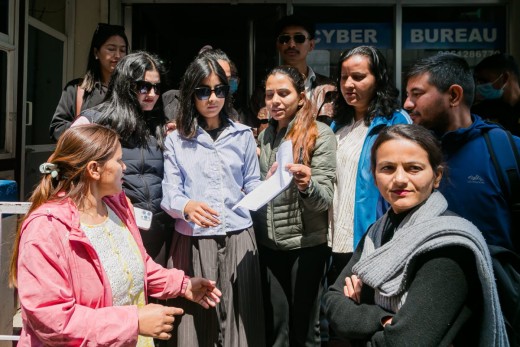 गालीगलौज तथा बलात्कारको धम्की दिनेविरुद्ध अमिशाले दिइन् साइबर ब्युरोमा उजुरी