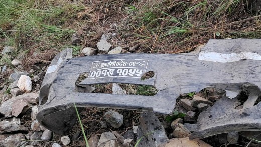 कर्णाली नदीमा खसेको गाडी अझै भेटिएन, खोज्दै गोताखोर