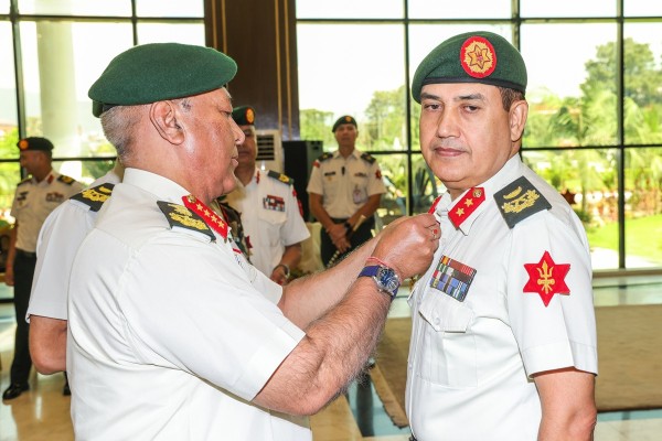 उपरथी थापा र सहायकरथी पहाडीलाई दर्ज्यानी चिह्न