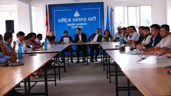 विदेशमा रहेका नेपाली नागरिकका लागि मताधिकारको व्यवस्था गर्न माग गर्दै रास्वपाले अभियान चलाउने