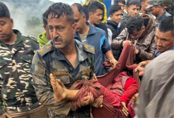 इलाममा पहिरोमा ज्यान गुमाउनेको संख्या ३७ पुग्यो