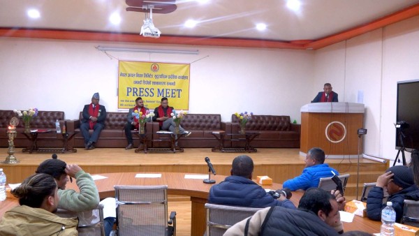 आयल निगमको धनगढी डिपो गोदावरी सारिँदै