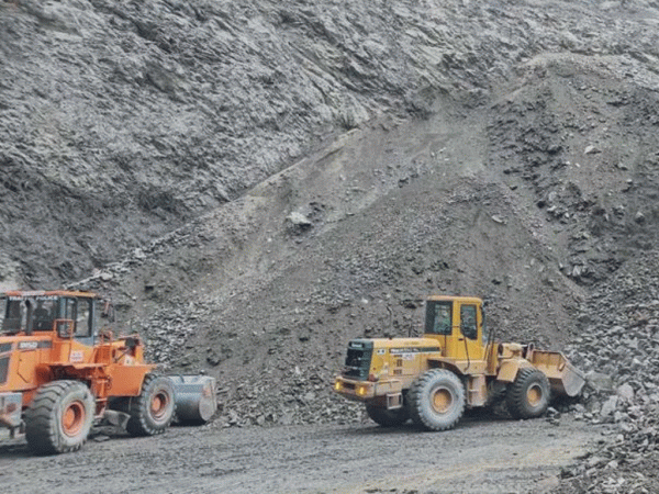 पहिरोका कारण देशका पाँच राजमार्ग पूर्ण रूपमा अवरुद्ध