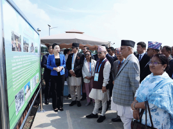 प्रधानमन्त्री ओलीद्वारा धान उत्पादन विशेष क्षेत्रको अवलोकन