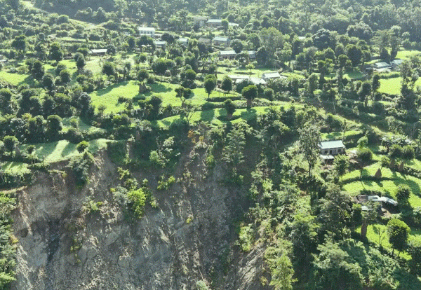 सुनापतिका ७७ परिवार पहिरोको जोखिममा