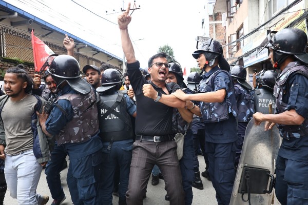 निषेधित क्षेत्रमा नेविसंघको प्रदर्शन, १० जना पक्राउ