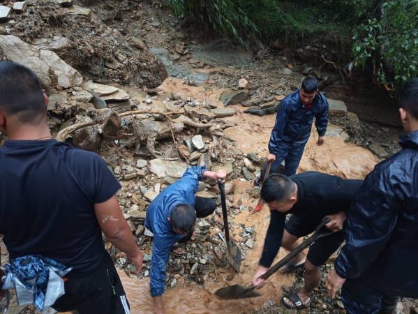 पहिरोमा परी दुई बालिका बेपत्ता, प्रहरीद्वारा खोजी जारी