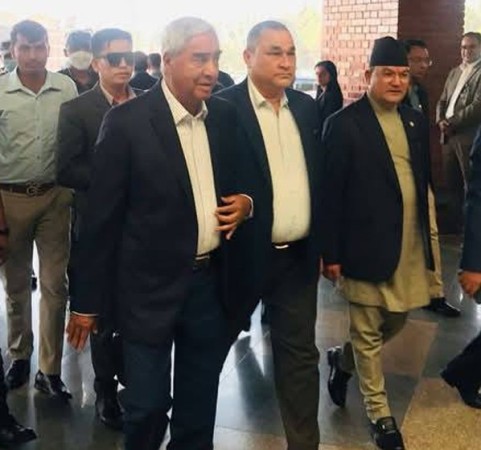 कांग्रेस सभापति देउवा परिवारसहित बैंकक प्रस्थान