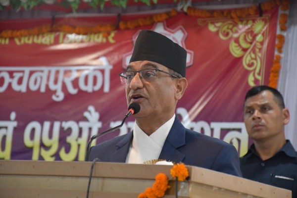 समयमै गुणस्तरीय काम गर्नुस्, शान्तिसुरक्षाको व्यवस्था सरकारले गर्छ : गृहमन्त्री लेखक