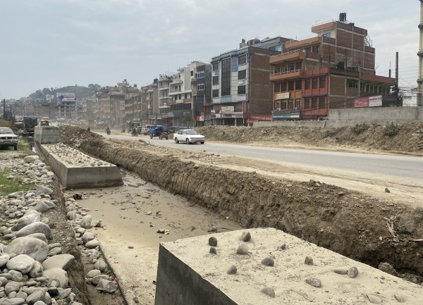 अरनिको राजमार्ग बिस्तार : धुलिखेल–साँगा सडकखण्डमा काम रोकियो