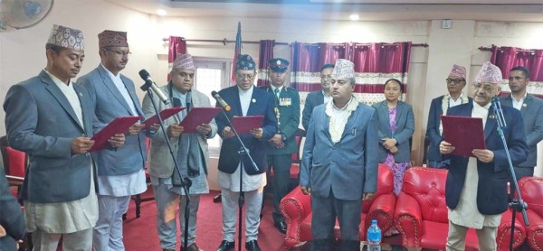 बागमतीमा एमालेका ४ मन्त्रीले लिए शपथ