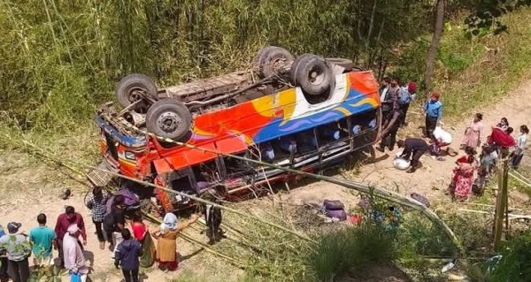 धनकुटामा बस दुर्घटना हुँदा एकको मुत्यु, १४ जना घाइते