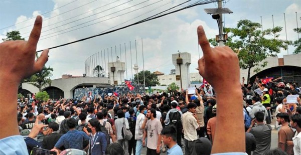 संसद् भवनभित्र छिरे जेनजी