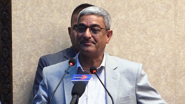 नेताहरूले गरेका गल्तीबारे प्रश्न गर्न पाइन्छ, हामी जवाफदेही छौं : गृहमन्त्री लेखक