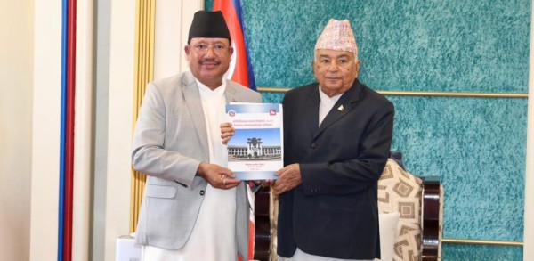 आयोगले राष्ट्रपतिलाई बुझायो निर्वाचन प्रतिवेदन, सरकार निर्माण र सांसदहरूलाई शपथको बाटो खुल्यो