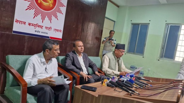 राष्ट्रको गौरवका रुपमा रहेको व्यक्ति कुनै दलमा आबद्ध हुन मिल्दैन : एमाले