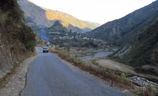 पहिरोले भीमफेदी–कुलेखानी–फाखेल हुँदै काठमाडौं जाने बाटो बन्द