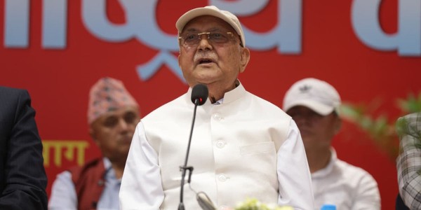 सरकारलाई उत्ताउलिएर धेरै अघि नबढ्न ओलीको चेतावनी