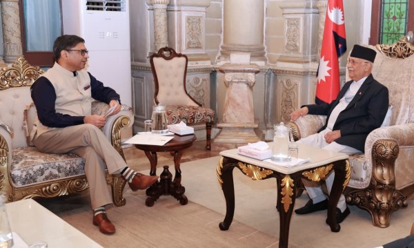 प्रधानमन्त्री ओलीलाई मिस्रीले दिए भारतीय प्रधानमन्त्री मोदीको तर्फबाट भारत भ्रमणको निमन्त्रणा