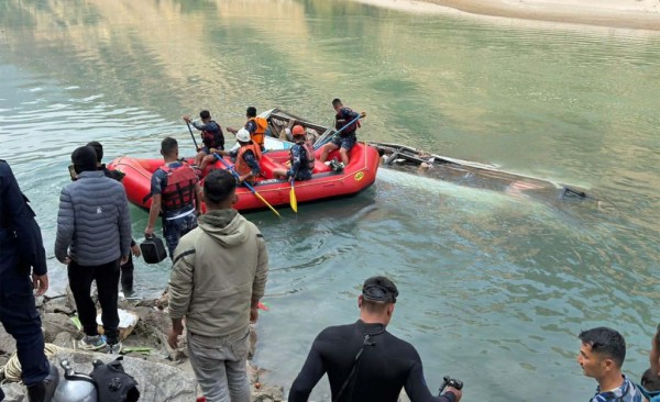 रामेछाप बस दुर्घटना अपडेट : १२ जनाको मृत्यु, १० जनाको सनाखत