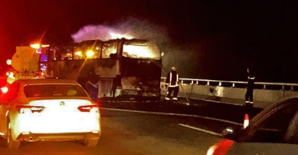 साउदीमा मक्काबाट मदिना जाँदै गरेको बस दुर्घटना, ४२ भारतीयको मृत्यु