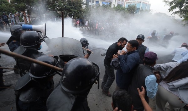 निषेधित क्षेत्र तोड्न खोज्दा शिक्षक आन्दोलनमा झडप