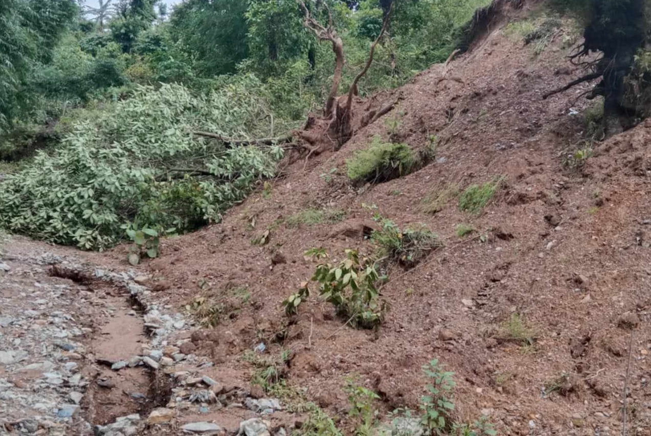 बाजुरामा पहिरोमा परी ४ जना घाइते