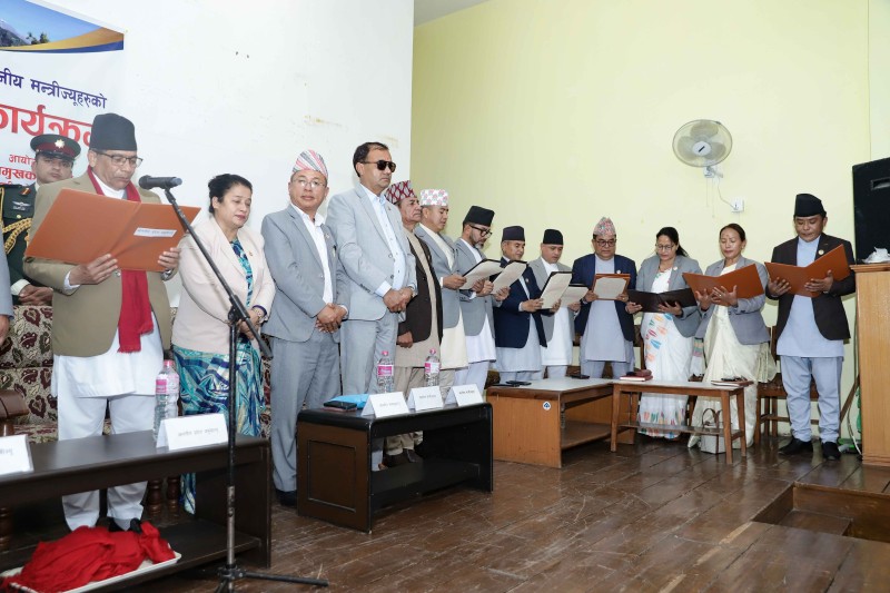 गण्डकी प्रदेशमा मन्त्रीमण्डल हेरफेर, नवनियुक्त मन्त्रीले लिए शपथ