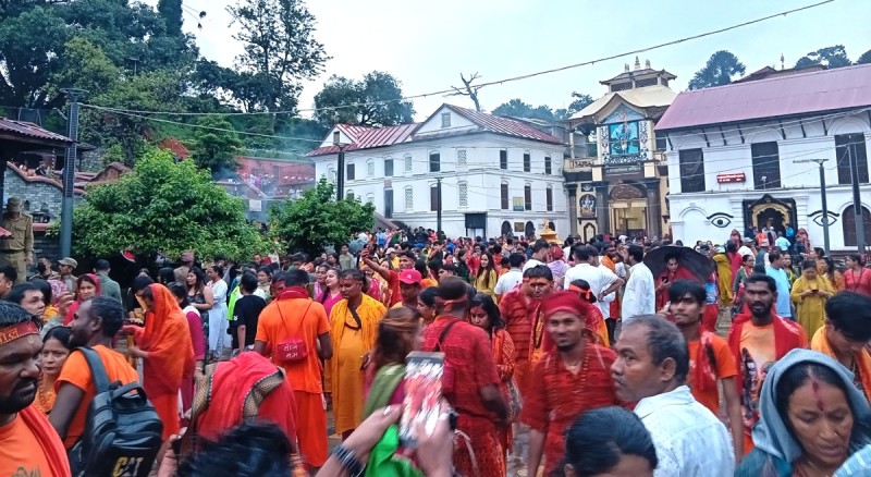 साउनको तेस्रो सोमबार : पशुपतिनाथसहित देशभरका शिवालयमा भक्तजनको घुइँचो