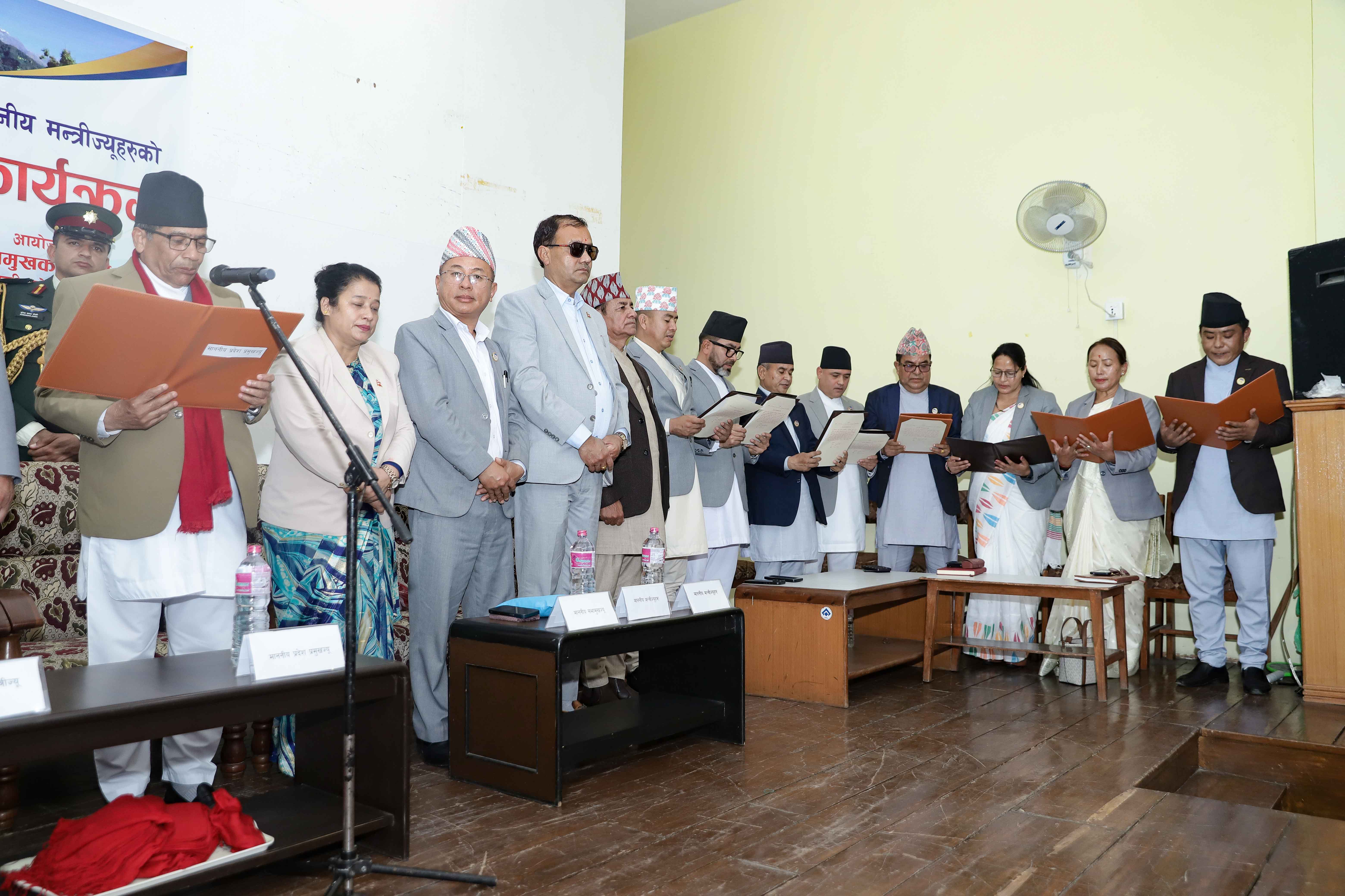 गण्डकी प्रदेशमा मन्त्रीमण्डल हेरफेर, नवनियुक्त मन्त्रीले लिए शपथ