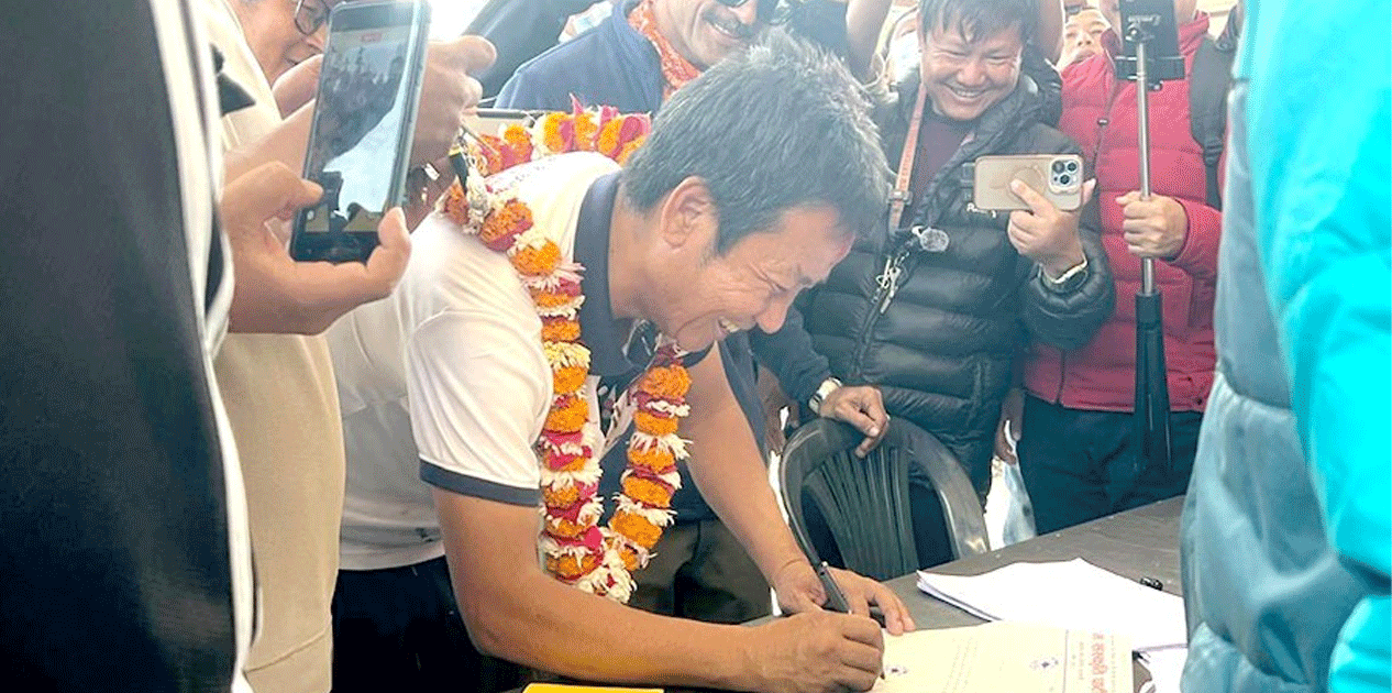 हर्क साम्पाङले सुनसरी–१ बाट गराए उम्मेदवारी दर्ता