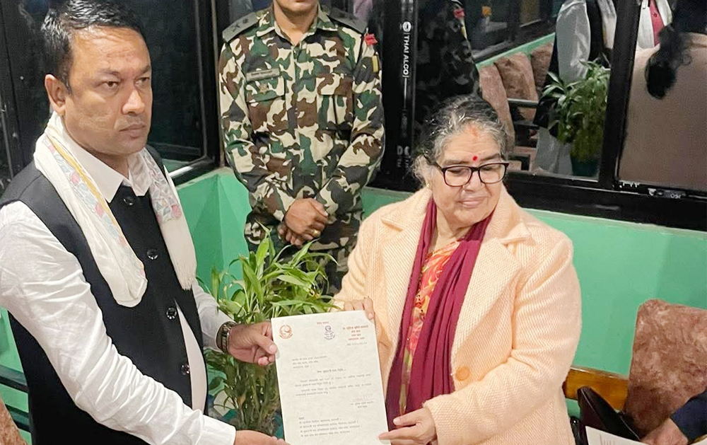 मधेशका मुख्यमन्त्री यादवलाई दीर्घकालीन महत्वका निर्णय नगर्न सर्वोच्चको आदेश