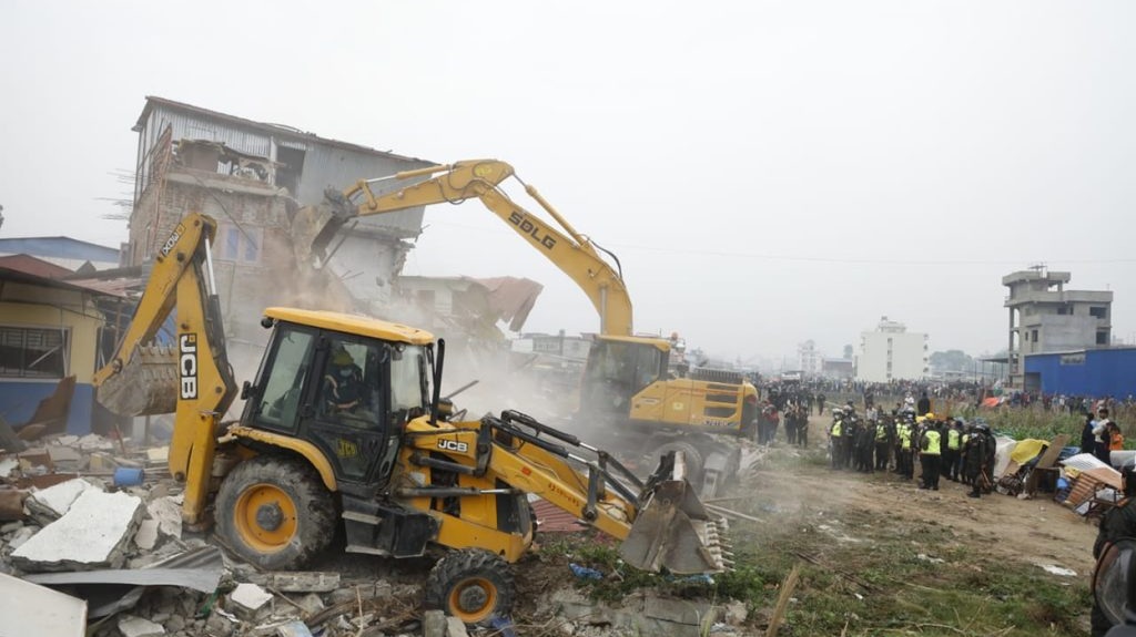 मनोहरा सुकुम्वासी बस्तीमा घरटहरा भत्काउन सुरु