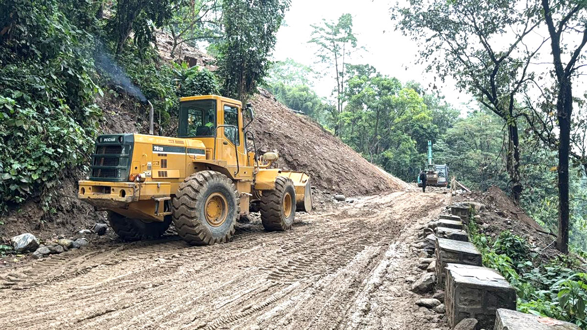 पहिरोका कारण यी प्रमुख राजमार्गहरु अवरुद्ध