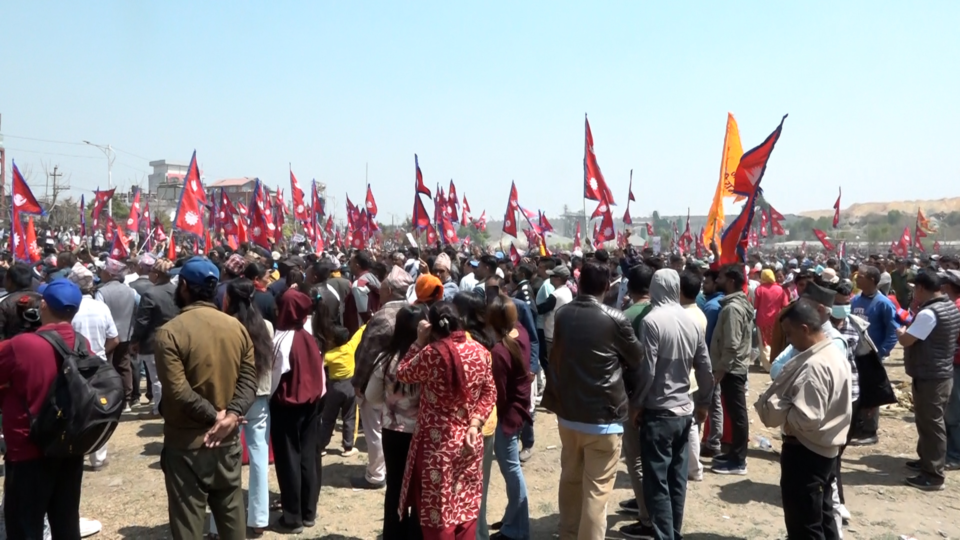 निषेधित क्षेत्र तोड्‌न खोज्दा राजावादी र प्रहरीबीच धकेलाधकेल
