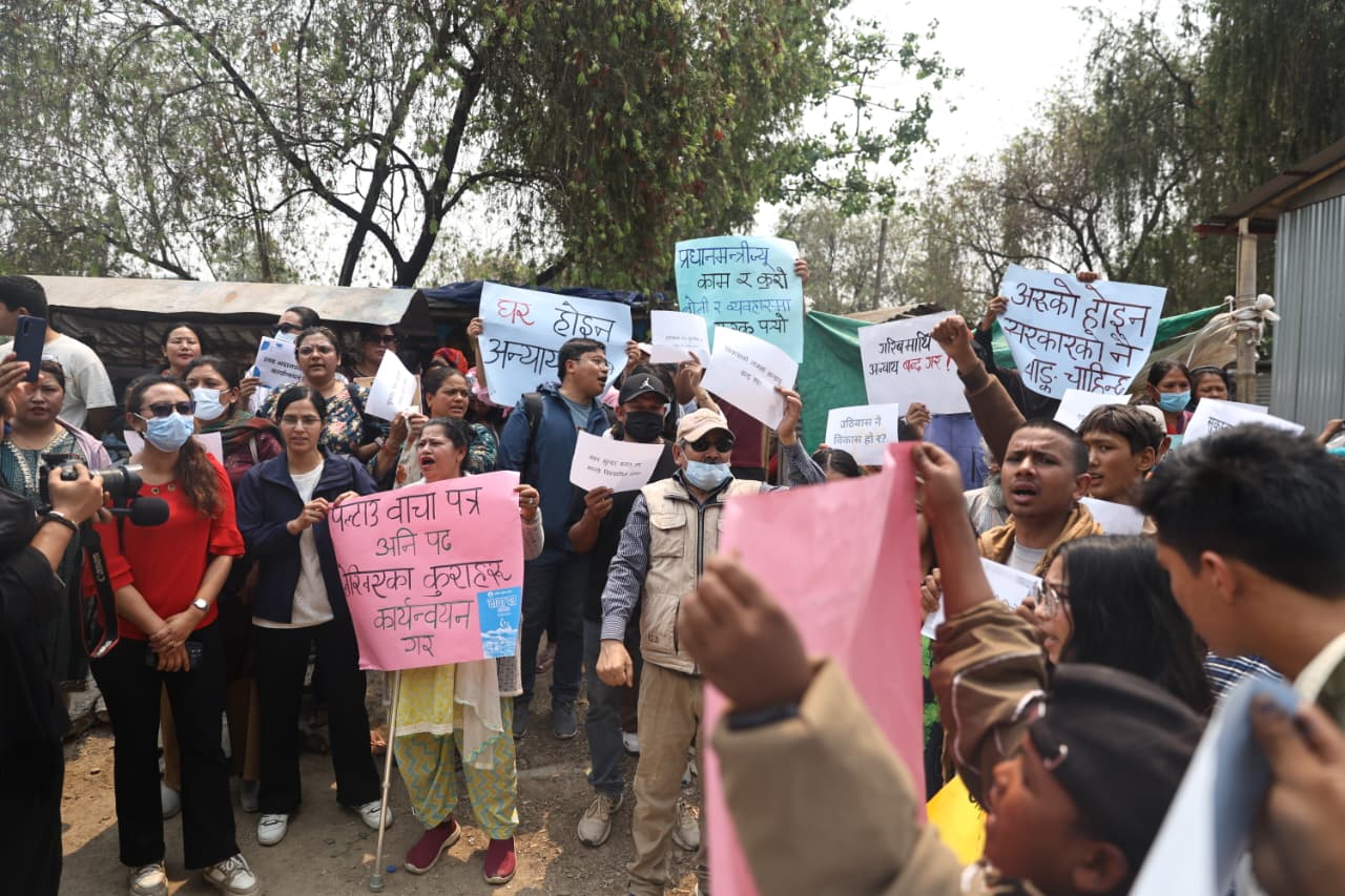 सुकुमवासी बस्तीमा सरकारविरुद्ध प्रदर्शन