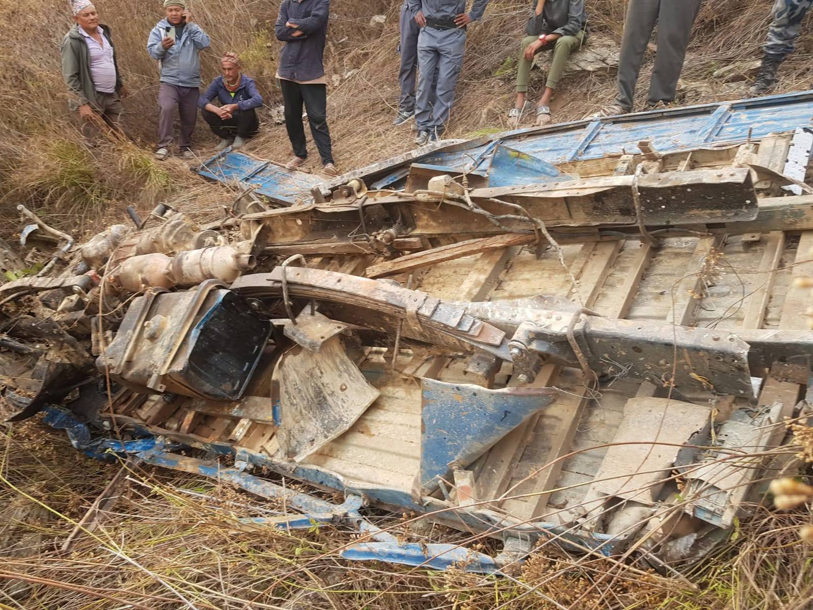 निर्वाचन सामग्री बोकेको गाडी रामेछापमा दुर्घटना, एक जना प्रहरीको मृत्यु