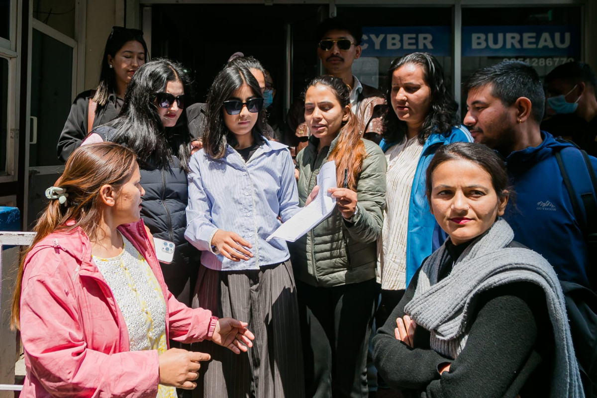 गालीगलौज तथा बलात्कारको धम्की दिनेविरुद्ध अमिशाले दिइन् साइबर ब्युरोमा उजुरी