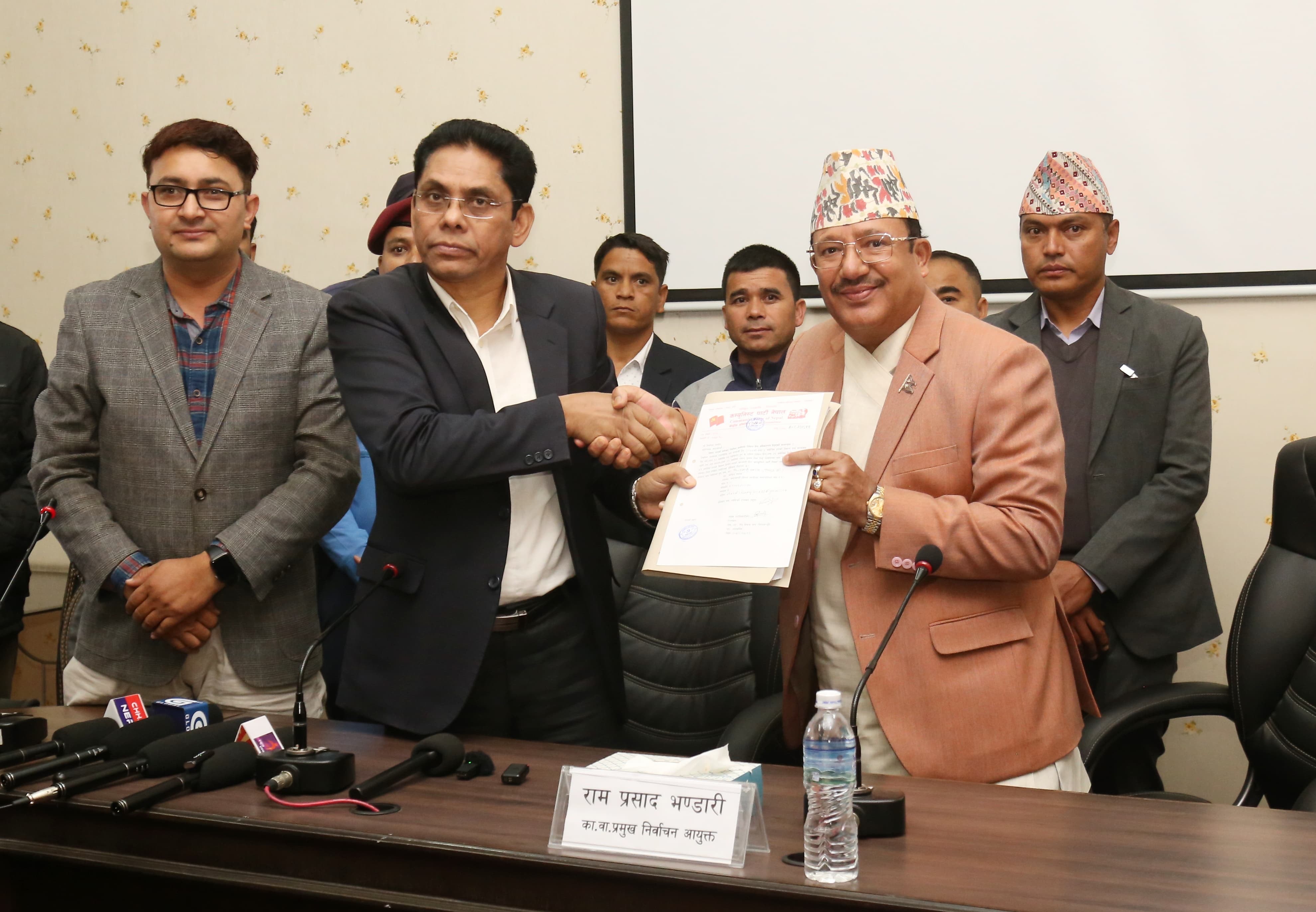 विप्लव नेतृत्वको पार्टीले दियो निर्वाचन आयोगमा दल दर्ताको निवेदन