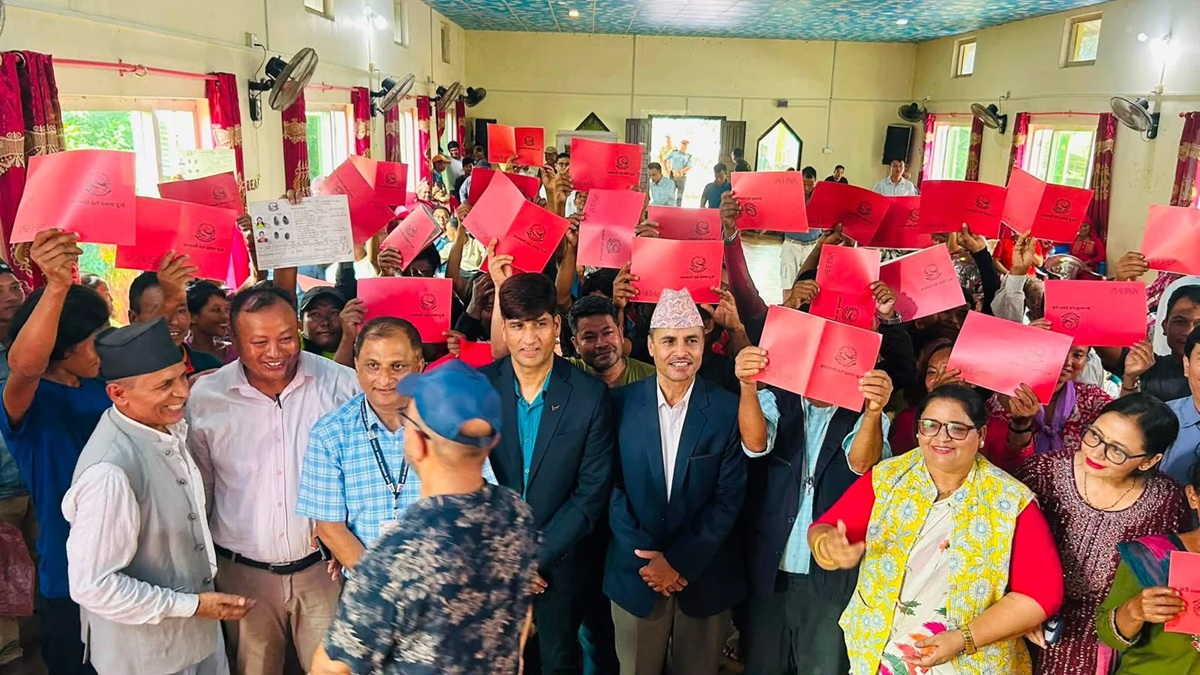 चितवनको इच्छाकामनामा लालपुर्जा वितरण, ३४ परिवार बने जग्गाधनी