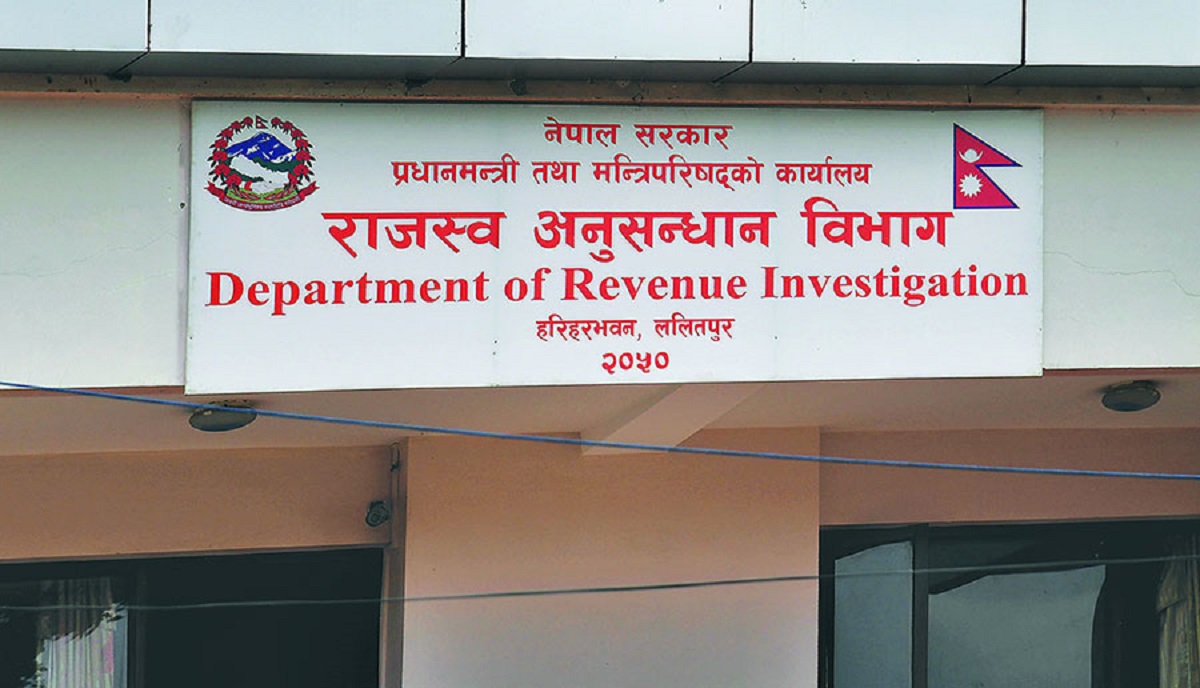 व्यापारी अग्रवालको घरमा राजस्वको छापा, २ करोडसहित ३ जना पक्राउ
