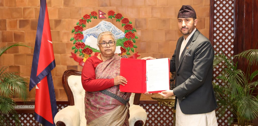 सञ्चारमन्त्री खरेलले दिए राजीनामा