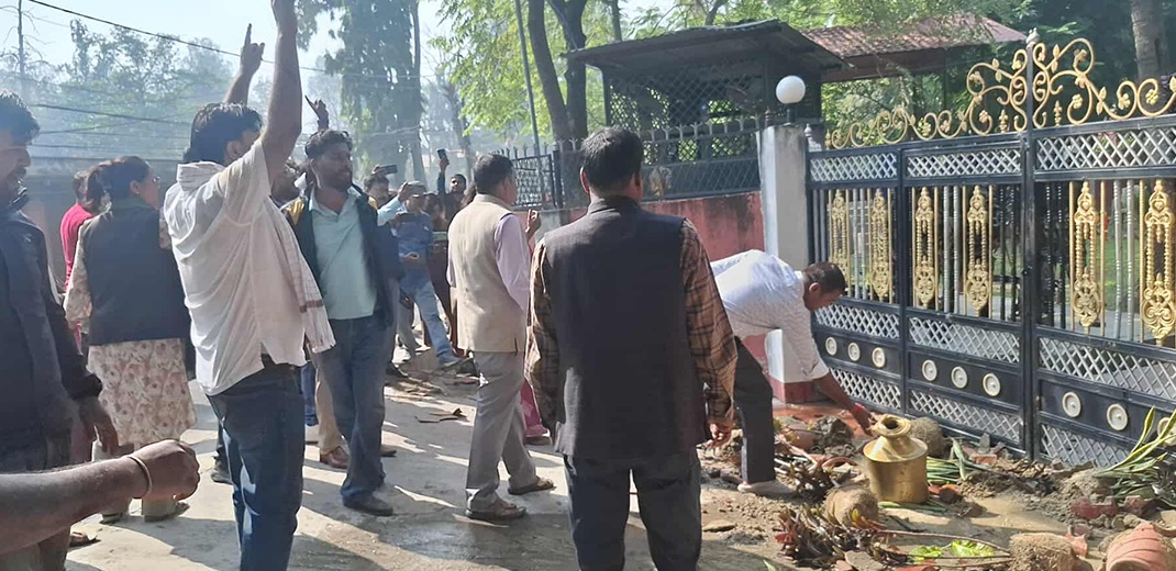 मुख्यमन्त्री नियुक्ति विवाद : प्रदेश प्रमुखको कार्यालयअगाडि र मुख्यमन्त्री कार्यकक्षमा तोडफोड