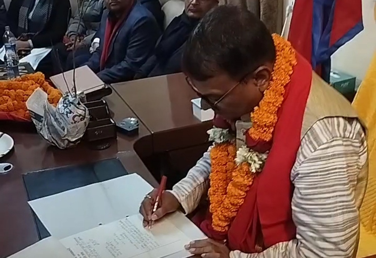 मधेश प्रदेशसभाका नवनियुक्त सभामुख यादवद्वारा पदभार ग्रहण