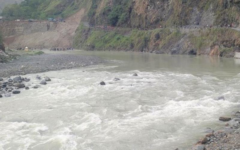 तुइन चुँडिदा महाकालीमा खसेर एक जना बेपत्ता