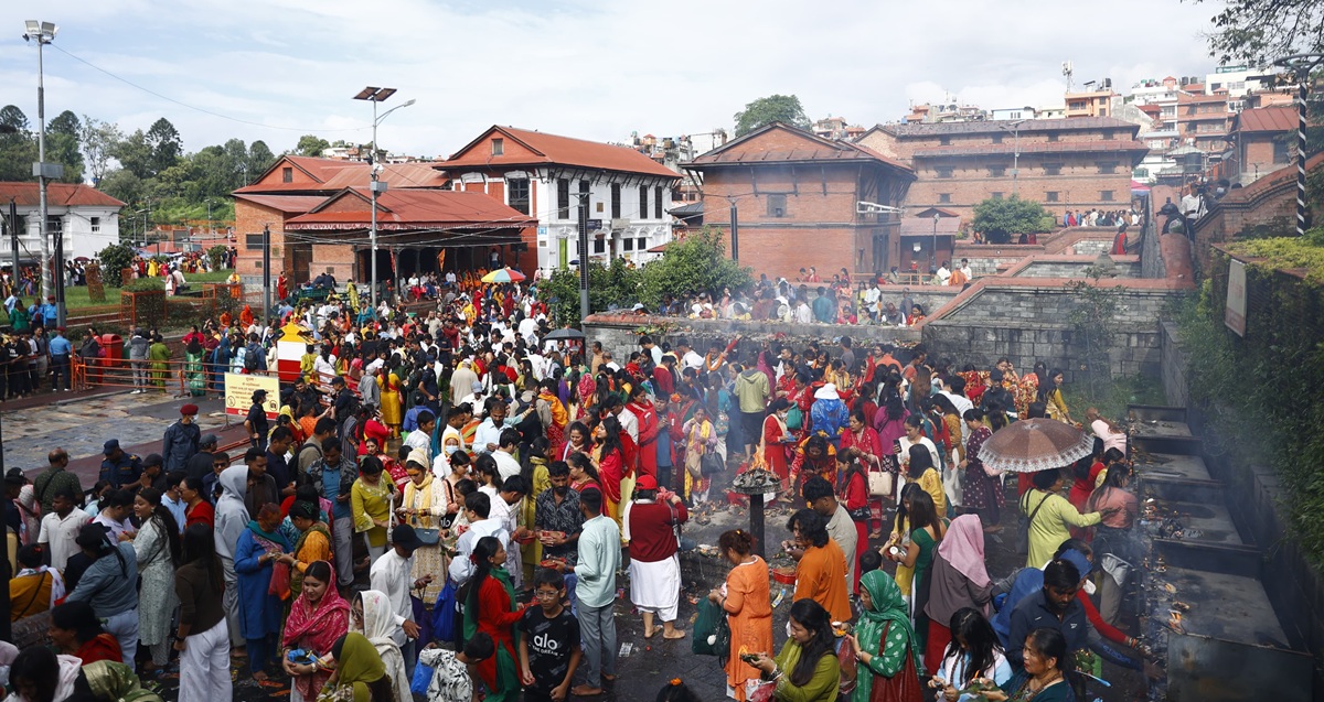साउनको अन्तिम सोमबार पशुपतिनाथमा दर्शनार्थीको ओइरो