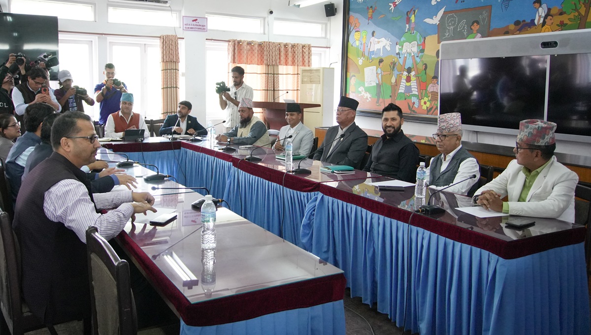 सर्वदलीय बैठक निष्कर्षविहीन : प्रधानमन्त्रीले जवाफ नदिए संसद् चल्न नदिने विपक्षीको अडान